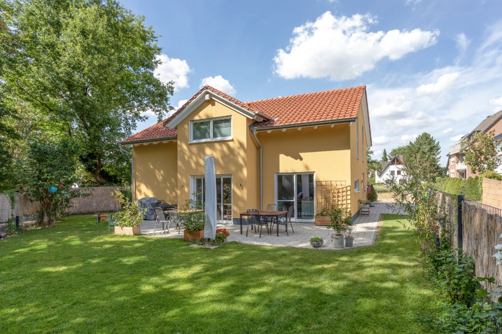 Einfamilienhaus mit-Putzfassade in Hennef.